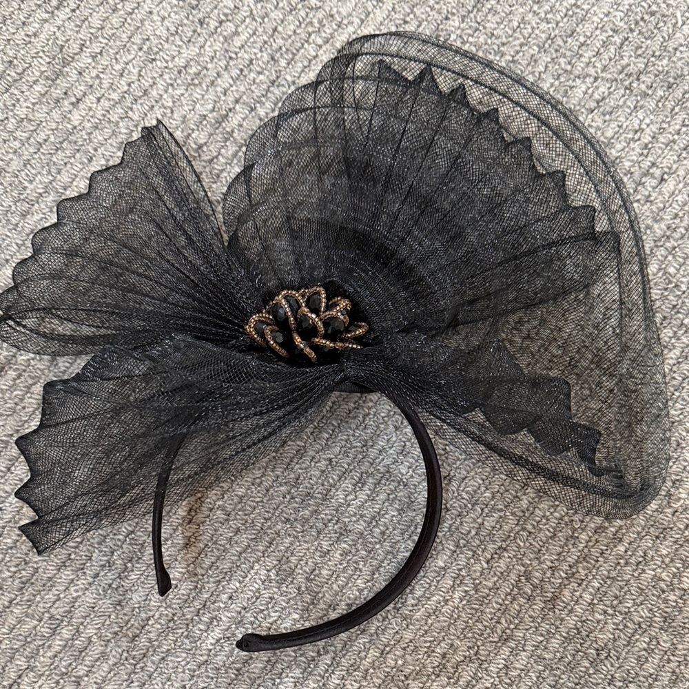 Kentucky Derby Fascinator Black with flower detail Like New